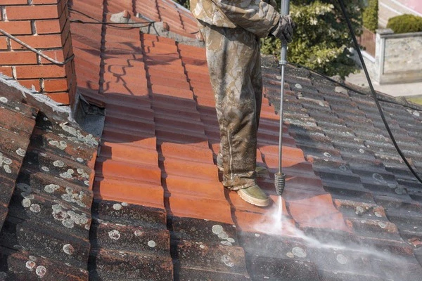 Roof Pressure Cleaning